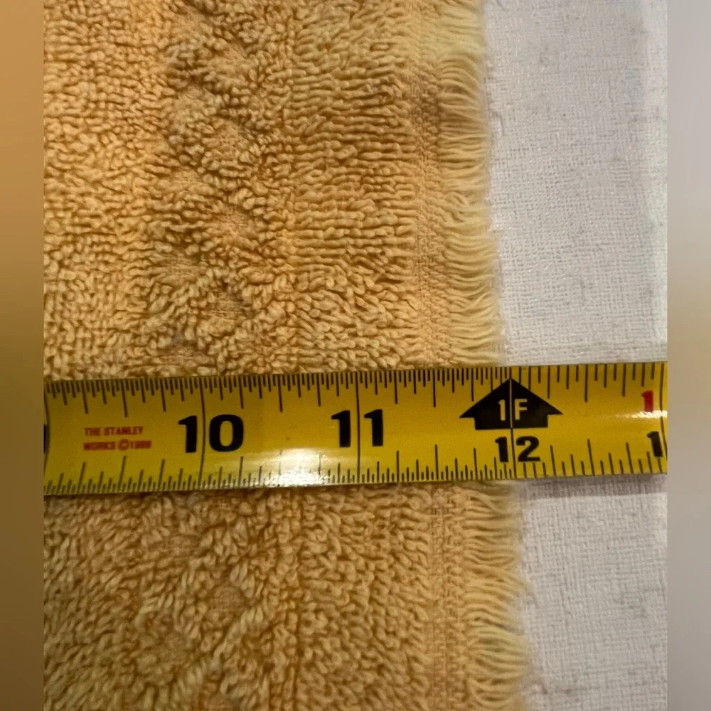 Vintage style textured golden yellow wash cloth towel. GUC! Super retro!